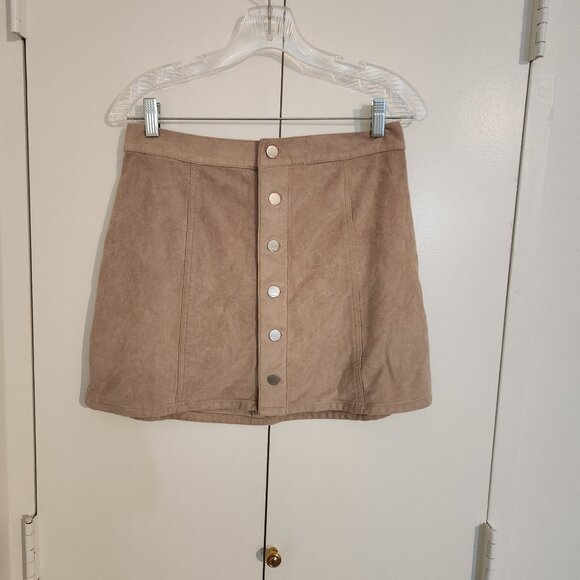 Express Tan faux suede button up mini skirt size 8 - Picture 1 of 4